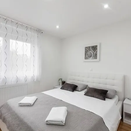 公寓 Penthouse Milda 4 Up To 6 Guests, 扎达尔