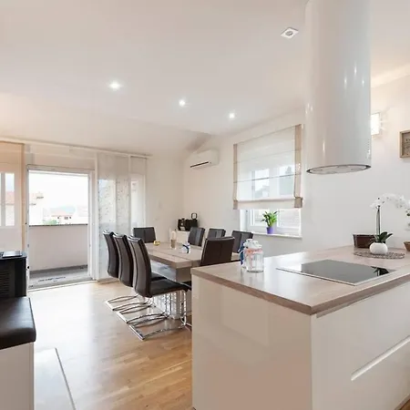 Penthouse Milda 4 Up To 6 Guests, 公寓 扎达尔