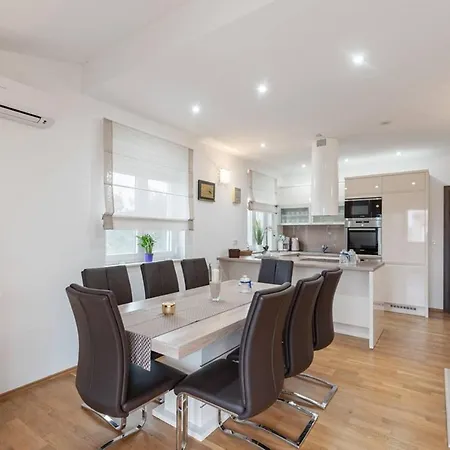 Penthouse Milda 4 Up To 6 Guests, 公寓 扎达尔
